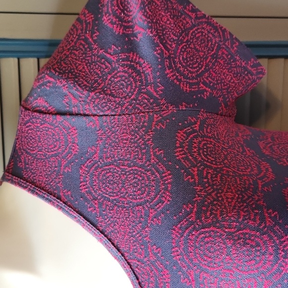 LuLaRoe Grey & Pink Scoop Neck Top - Picture 5 of 10